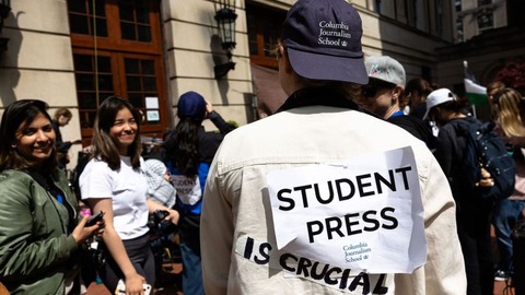 米大学デモ取材の記者に逮捕や暴行、メディア締め出された現場で学生記者活躍