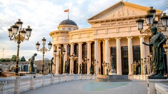 ギリシャとマケドニア、国名変更の合意に調印