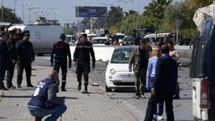 チュニジアの米大使館近くで自爆攻撃　１人死亡、５人負傷