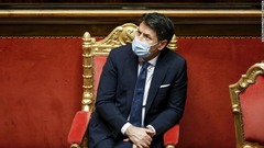 イタリアのコンテ首相が辞任へ　連立再編へ布石か