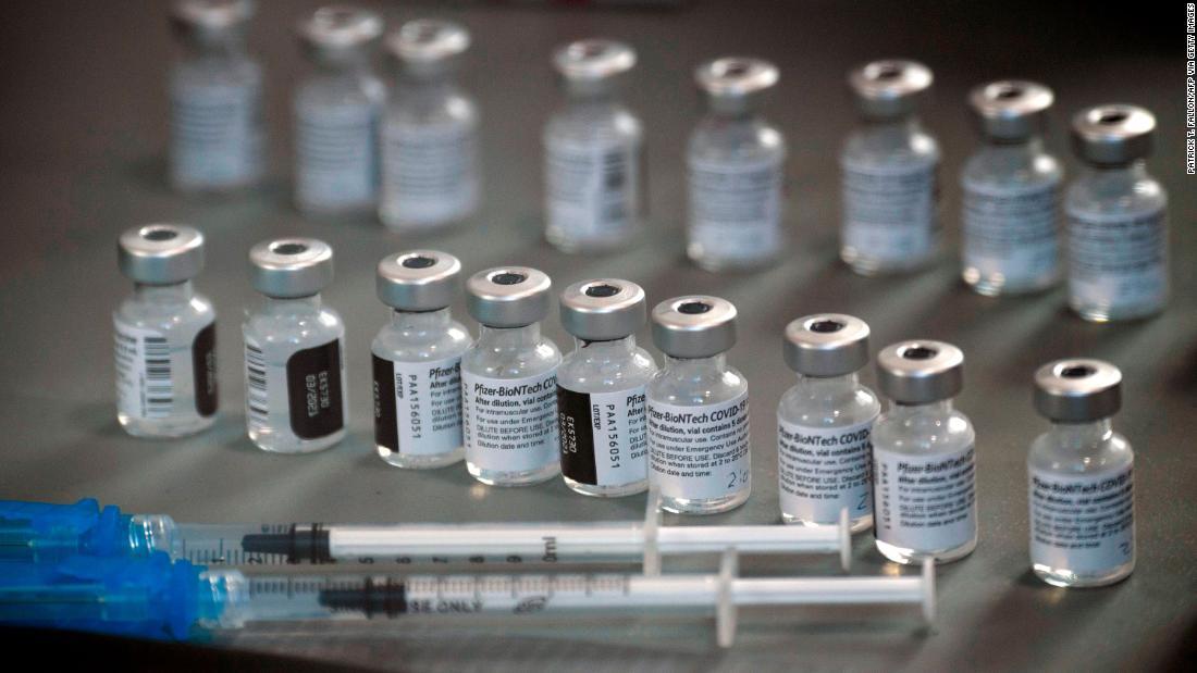 米ファイザーと独ビオンテックの共同開発ワクチン/PATRICK T. FALLON/AFP via Getty Images