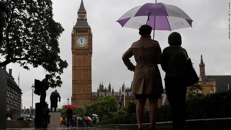 ２位　イギリスのロンドン/Adrian Dennis/AFP/Getty Images