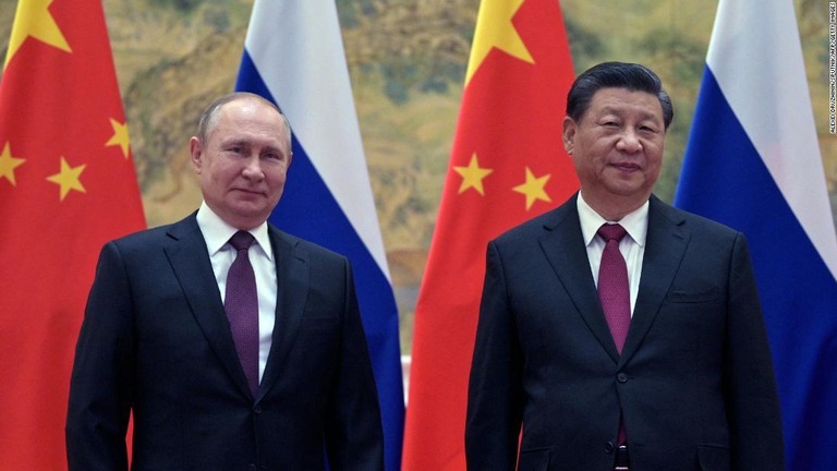 ロシアのプーチン大統領（左）と中国の習近平国家主席が、北京で対面での会談を行った/Alexei Druzhinin/Sputnik/AFP/Getty Images