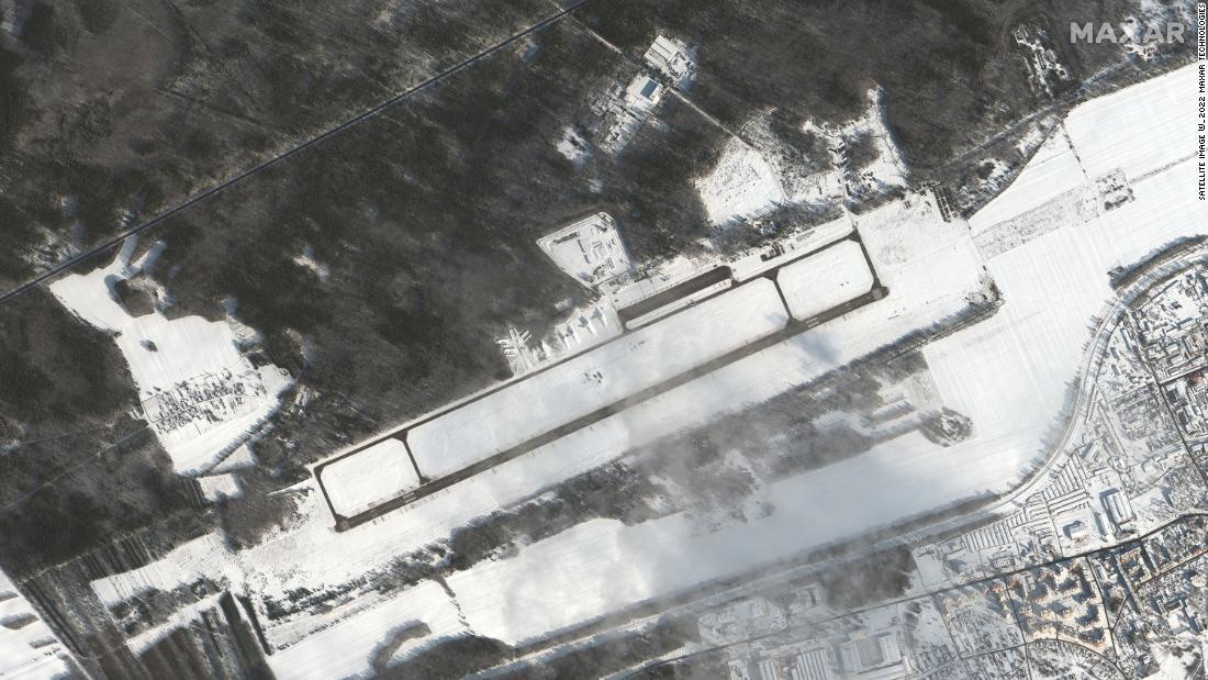 ベラルーシのルニネツ空軍基地を撮影した衛星画像/Satellite image ©️2022 Maxar Technologies