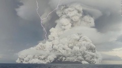 トンガ火山噴火で記録的な雷発生、６時間で約４０万回