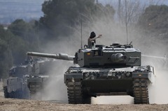 欧米供与の戦車・装甲車、第１陣がウクライナに到着