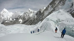 春季のエベレスト登頂、過去最多の４６３人許可　ネパール