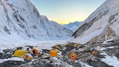米国人登山家、エベレスト登頂中に死亡　ネパール
