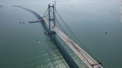 全長２４キロ、総工費９４００億円の橋が象徴する中国の野心と問題
