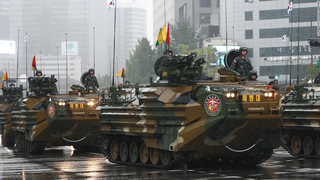 韓国の首都ソウルで軍事パレードが実施された＝２６日/Chung Sung-Jun/Getty Images