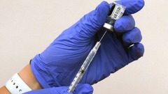 新型コロナ・インフルのワクチン同時接種、高齢者の脳卒中リスクわずかに上昇か　米研究