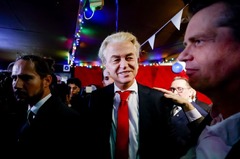 オランダ議会下院選、極右の自由党が予想外の勝利　連立政権樹立目指す