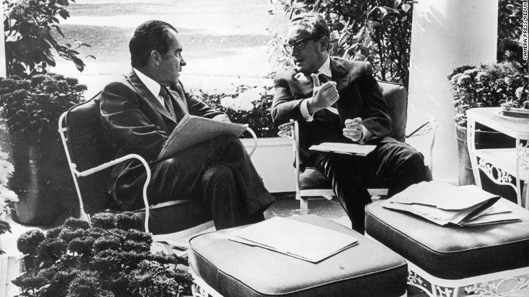ニクソン大統領と協議するキッシンジャー氏＝１９７２年/CAMERA PRESS/O/A. Archive image of American President Richard Nixon/Redux