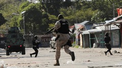 ハイチ首都で暴力激化、受刑者３５００人が脱走か