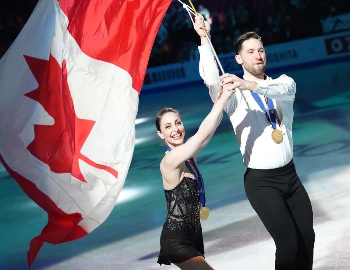 地元カナダで優勝し笑顔を見せるステラートデュデクとデシャンのペア/Mert Alper Dervis/Anadolu/Getty Images