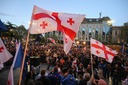 首都で衝突、国会では乱闘　「外国の代理人」法案めぐり　ジョージア