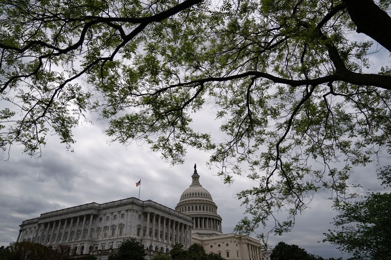 米下院で、ウクライナへの追加軍事などを盛り込んだ予算案が可決された/Drew Angerer/AFP/Getty Images