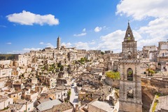 観光客が世界遺産の建物を破損、イタリア古代都市でパルクール