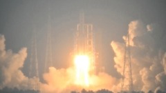 中国が開発した最も無人月探査機「嫦娥６号」がロケット「長征５号」で打ち上げられた