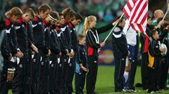 ニュージーランドで開催中のラグビーＷ杯で、試合前に黙とうを行う米代表チーム