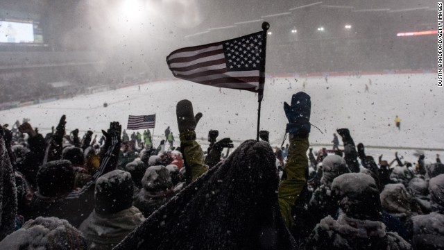 大雪の中行われた米国対コスタリカ戦