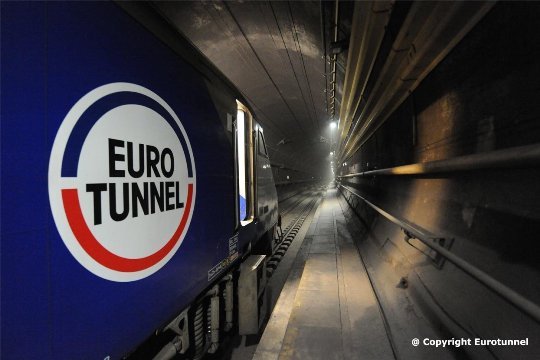 英仏海峡トンネルがデモの混乱を受け不通となった＝EuroTunnel Group