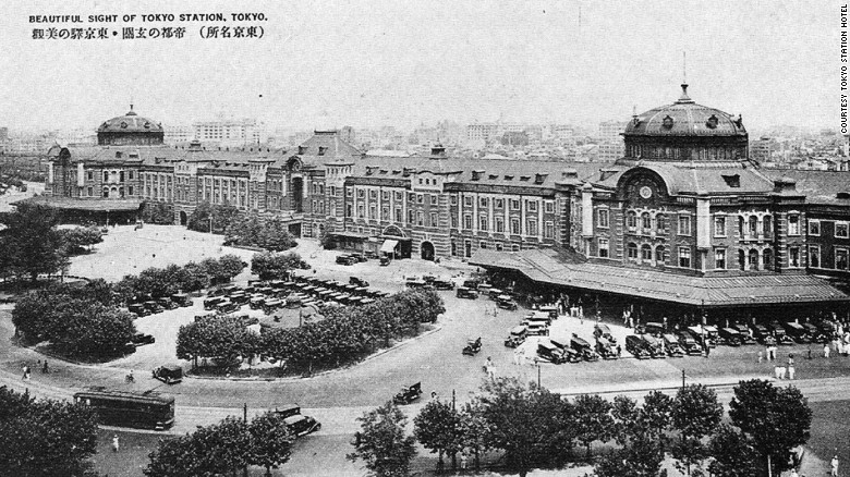 東京ステーションホテルは東京駅と同様、１００年にわたり東京のランドマークであり続けてきた。写真は東京駅開業当時の１９１４年に撮影されたもの＝東京ステーションホテル