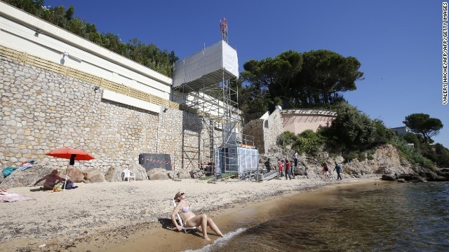 フランス訪問の際には住民から抗議も