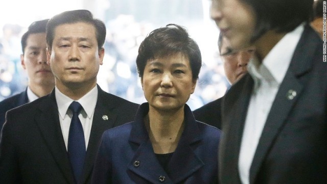 韓国検察が前大統領の朴槿恵（パククネ）容疑者を逮捕した