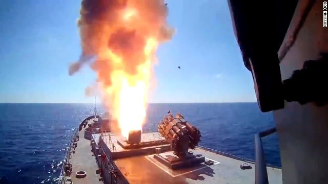 ロシア海軍が、ＩＳＩＳ拠点を狙った巡航ミサイル発射の映像を公開