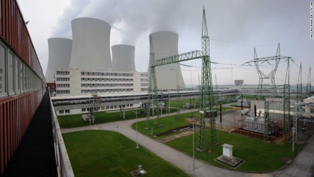 原子力発電所がインターン採用に水着審査を実施し、批判を浴びている