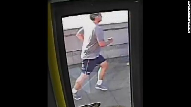 カメラに映ったジョギング中の男性＝ロンドン警視庁