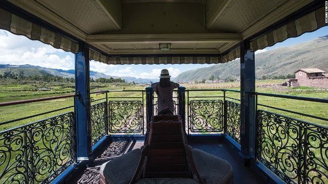 列車からはペルーの素晴らしい光景を楽しめる