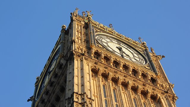 「ビッグベン」の愛称で知られる英国会議事堂の時計塔の鐘が停止した