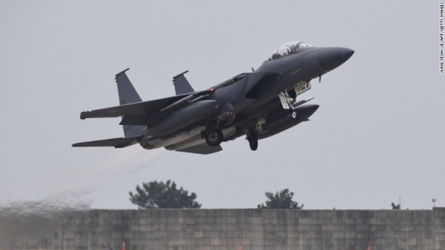 韓国軍が「Ｆ１５Ｋ」戦闘機を使用した爆弾投下訓練を実施