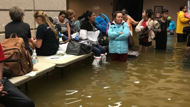 ハリケーンによる豪雨の被害が続いている