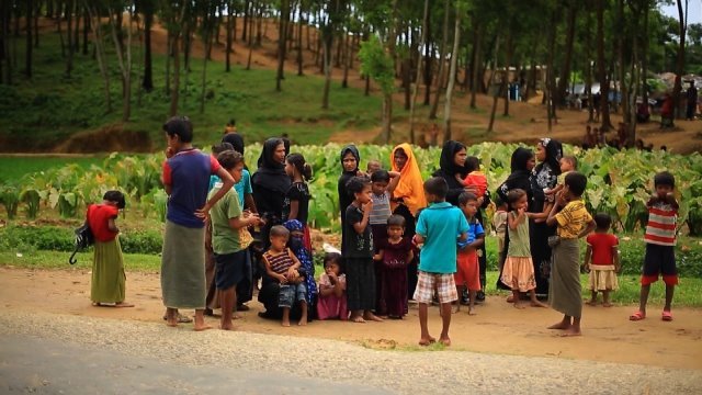 紛争を避けて避難してきたロヒンギャの人々。ミャンマー政府は停戦の呼びかけを拒否する姿勢を示した