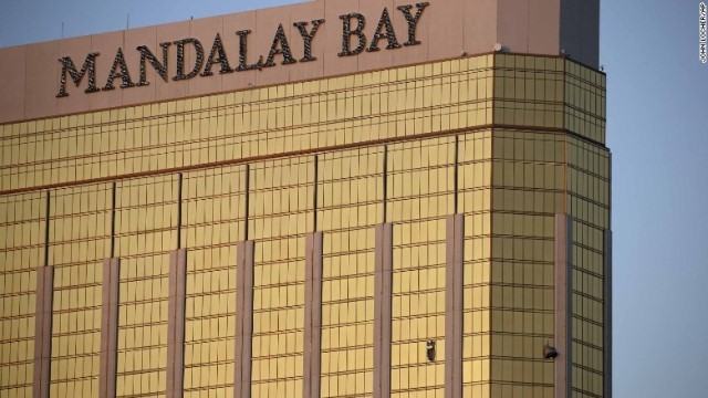 容疑者はホテルの３２階から銃を乱射した