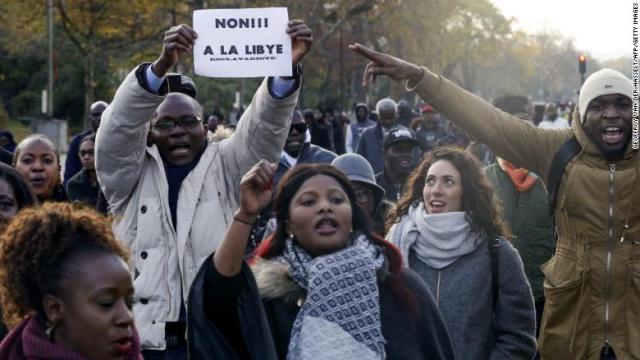 仏パリで行われた抗議デモの様子