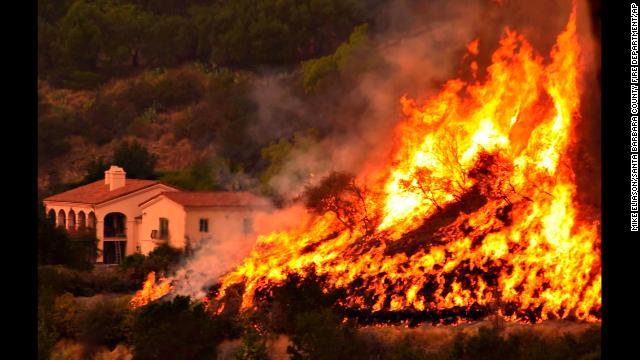 米カリフォルニア州の大規模火災は発生から１３日が経過したものの、火の手は現在も広がり続けている