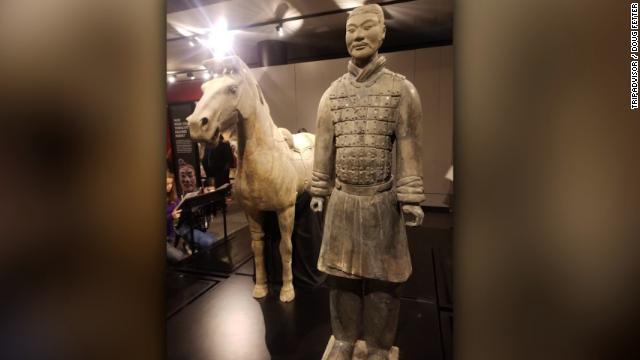 米国の博物館から始皇帝時代の兵士像の親指を折って持ち去った男が逮捕された