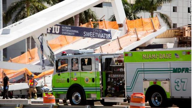 Cnn Co Jp 写真特集 歩道橋が崩落 米フロリダ州マイアミ 7 7
