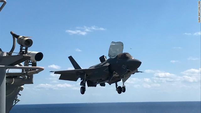 ワスプに着艦するＦ３５Ｂ