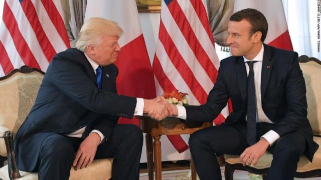 トランプ米大統領は２４日、米国を訪れているマクロン仏大統領と会談した