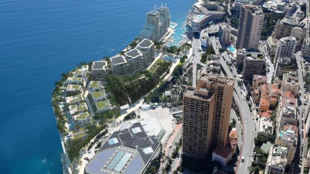 丘や景観を整えた公園、海に面した散歩道、小さなマリーナなどの公共の場も作られる予定だ/Valode & Pistre Architects