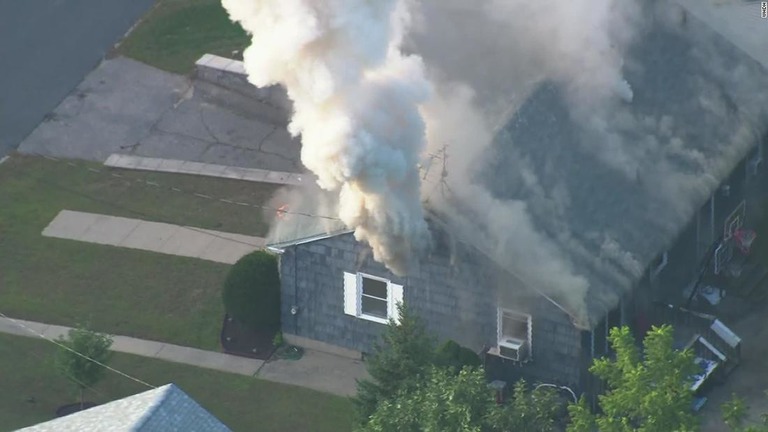 連続ガス爆発で住民避難、重症者も/WHDH