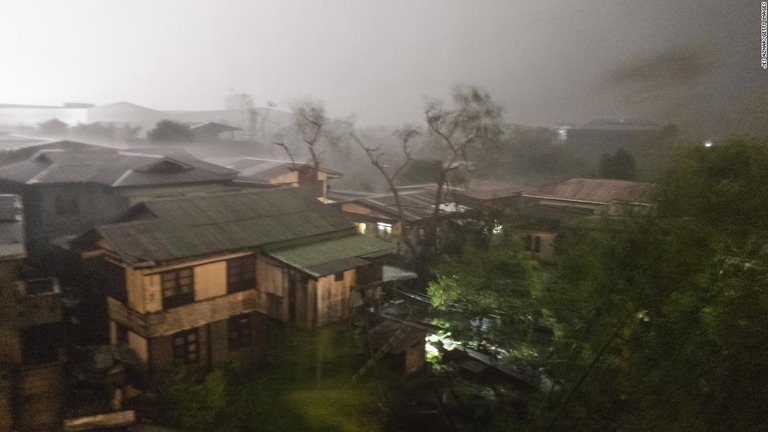 フィリピンを直撃した台風２２号が香港方面へ向かっている/Jes Aznar/Getty Images