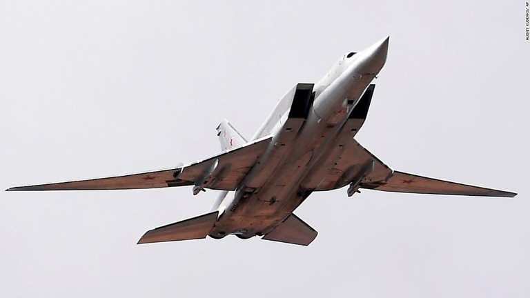 ロシアの超音速爆撃機、同国北西部で墜落　国営メディア
