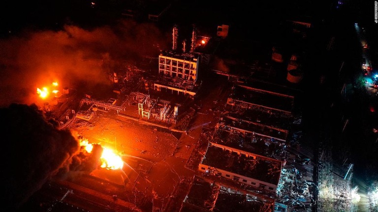 中国江蘇省の化学工場で大きな爆発があり、４７人が死亡した/Ji Chunpeng/AP