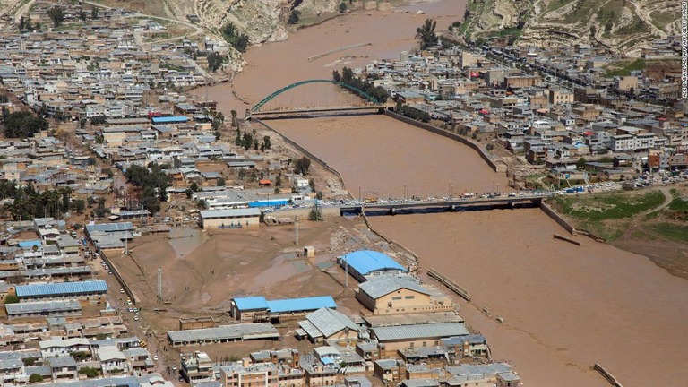 イラン各地で洪水の被害が拡大し、これまでに７０人が死亡した/AZIZ BABANEJAD/AFP/AFP/Getty Images